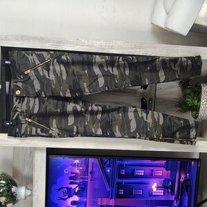 Express camo ankle leggings low rise used good condition